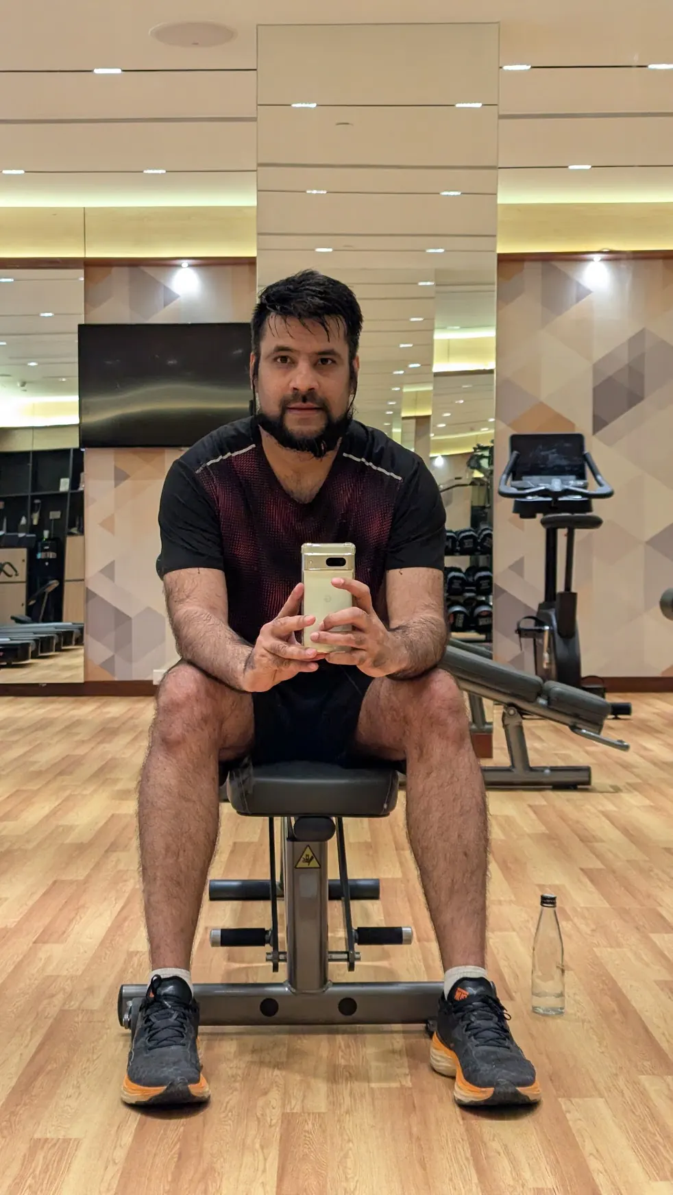 Hozefa taking a mirror selfie at the gym